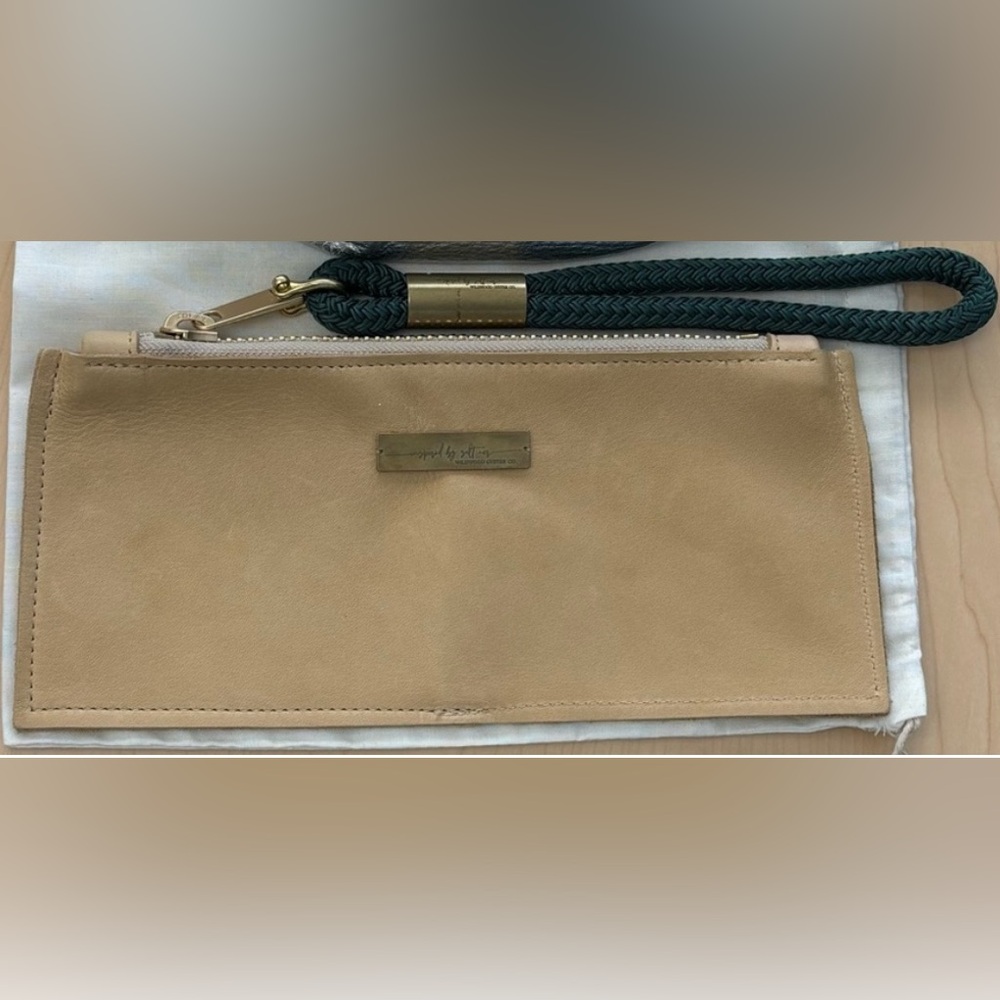 Wildwood Oyster Sand Clutch